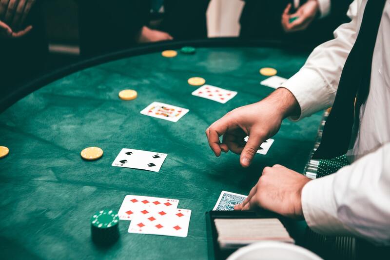 4 Cách Chơi Poker Giỏi Không Dành Cho Những Tay Mơ
